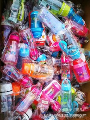 2017爆款地攤太空杯 摔不破、帶錄音廣告，5元模式引爆日用品批發市場